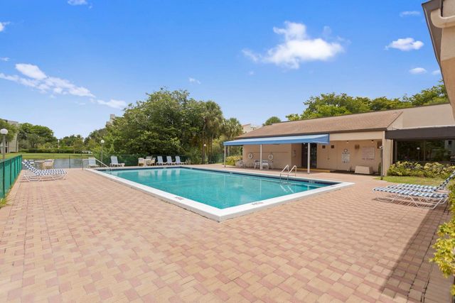 2312 S Cypress Bend Dr 205, Pompano Beach, FL 33069