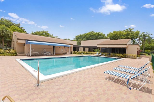 2312 S Cypress Bend Dr 205, Pompano Beach, FL 33069