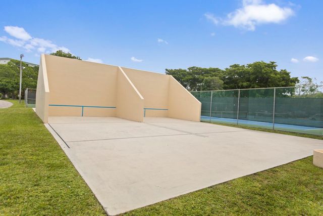 2312 S Cypress Bend Dr 205, Pompano Beach, FL 33069