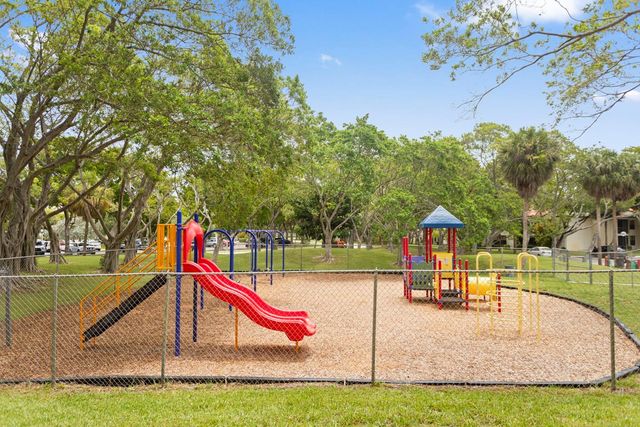 2312 S Cypress Bend Dr 205, Pompano Beach, FL 33069