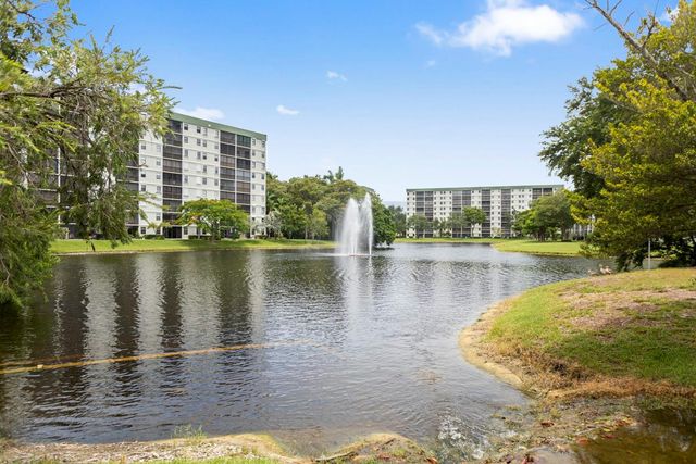 2312 S Cypress Bend Dr 205, Pompano Beach, FL 33069