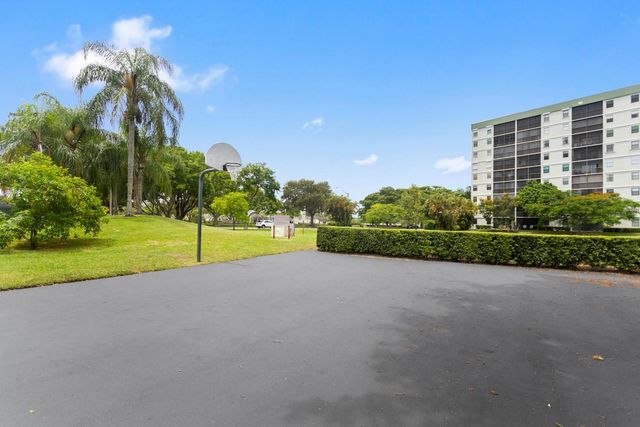 2312 S Cypress Bend Dr 205, Pompano Beach, FL 33069