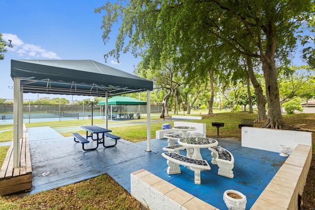 2312 S Cypress Bend Dr 205, Pompano Beach, FL 33069