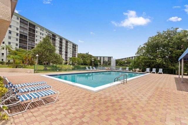 2312 S Cypress Bend Dr 205, Pompano Beach, FL 33069