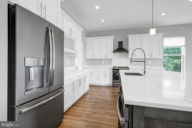 2003 S LINCOLN, Arlington, VA 22204