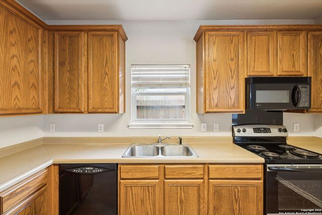 8742 Sonora Pass, San Antonio, TX 78023