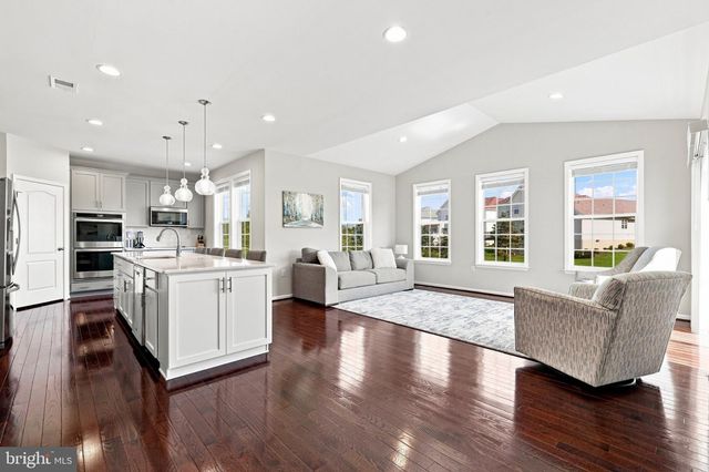 524 W GERMANTOWN WAY, Martinsburg, WV 25403