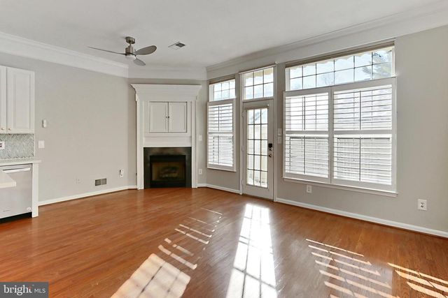 26143 NIMBLETON SQ, Chantilly, VA 20152