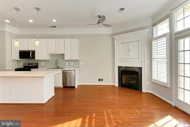 26143 NIMBLETON SQ, Chantilly, VA 20152