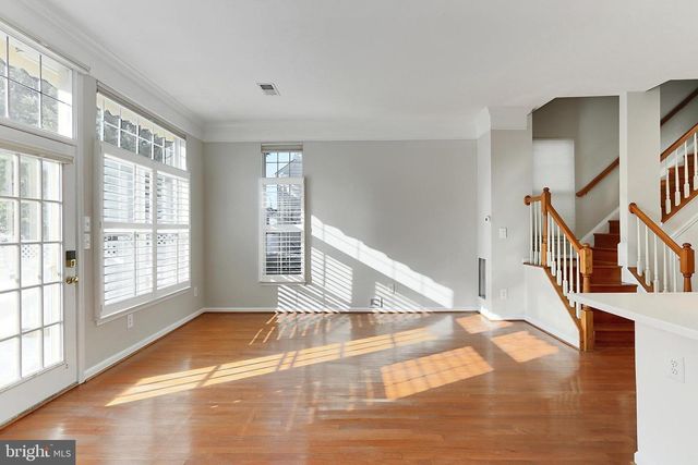 26143 NIMBLETON SQ, Chantilly, VA 20152