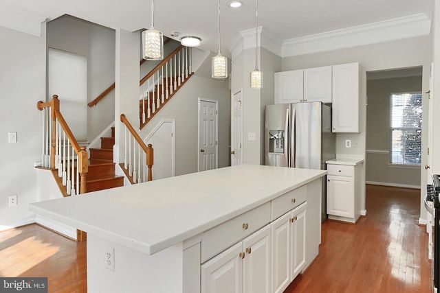 26143 NIMBLETON SQ, Chantilly, VA 20152