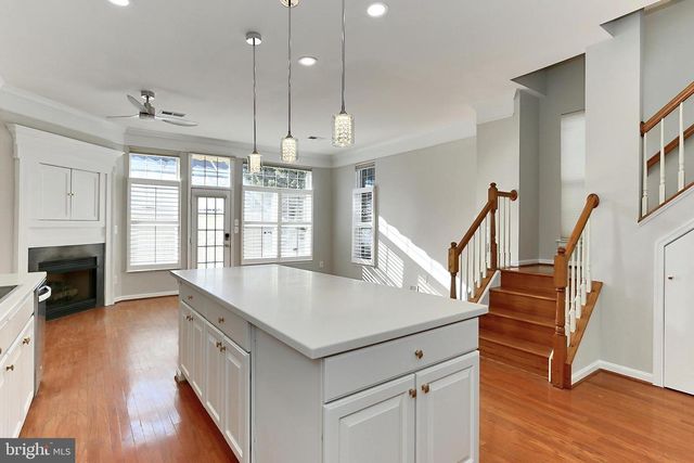 26143 NIMBLETON SQ, Chantilly, VA 20152