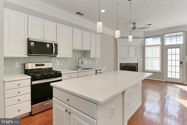 26143 NIMBLETON SQ, Chantilly, VA 20152