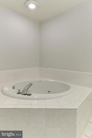 26143 NIMBLETON SQ, Chantilly, VA 20152