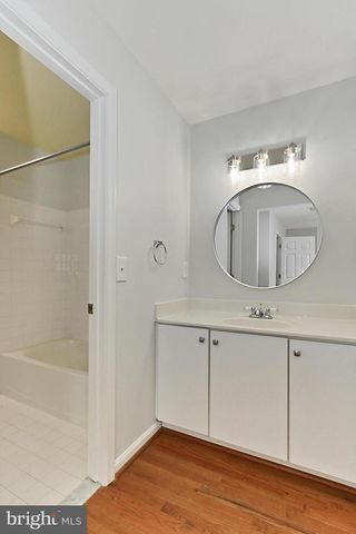 26143 NIMBLETON SQ, Chantilly, VA 20152