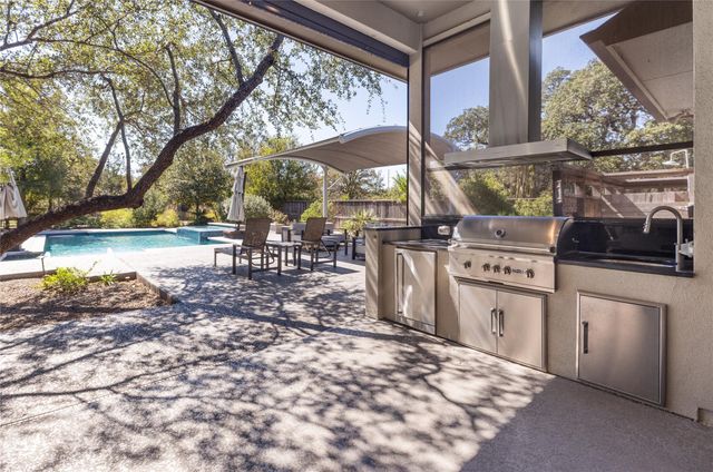 5615 McCarty LN, Austin, TX 78749