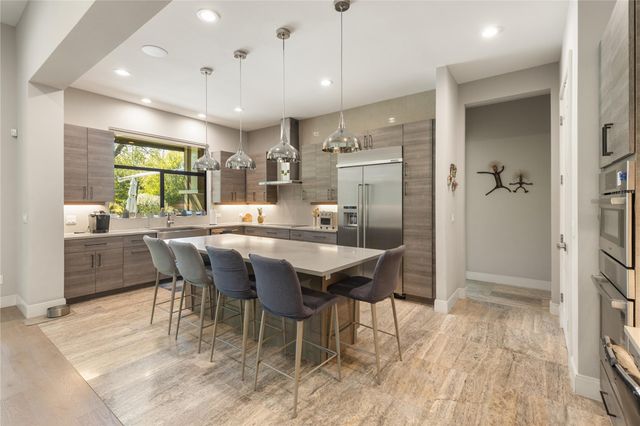 5615 McCarty LN, Austin, TX 78749