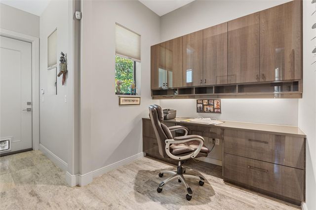 5615 McCarty LN, Austin, TX 78749