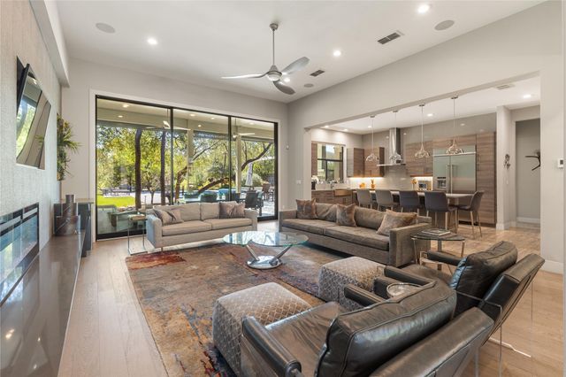 5615 McCarty LN, Austin, TX 78749