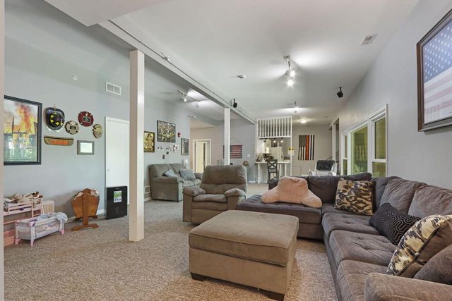 W913 Washington AVENUE, Burlington, WI 53105
