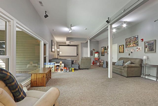 W913 Washington AVENUE, Burlington, WI 53105
