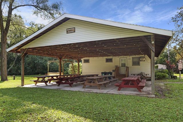 W913 Washington AVENUE, Burlington, WI 53105