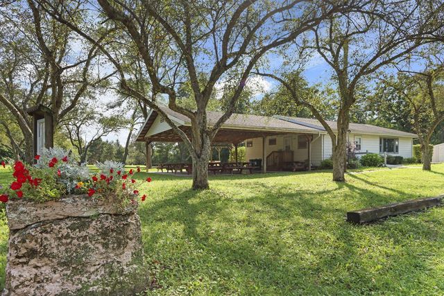 W913 Washington AVENUE, Burlington, WI 53105