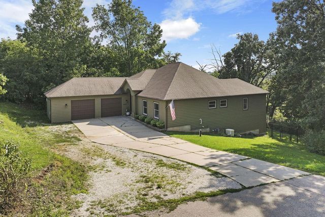W913 Washington AVENUE, Burlington, WI 53105