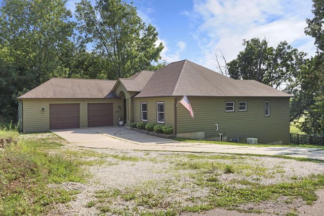 W913 Washington AVENUE, Burlington, WI 53105