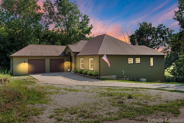 W913 Washington AVENUE, Burlington, WI 53105