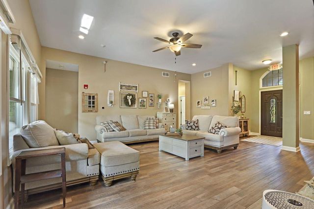 W913 Washington AVENUE, Burlington, WI 53105