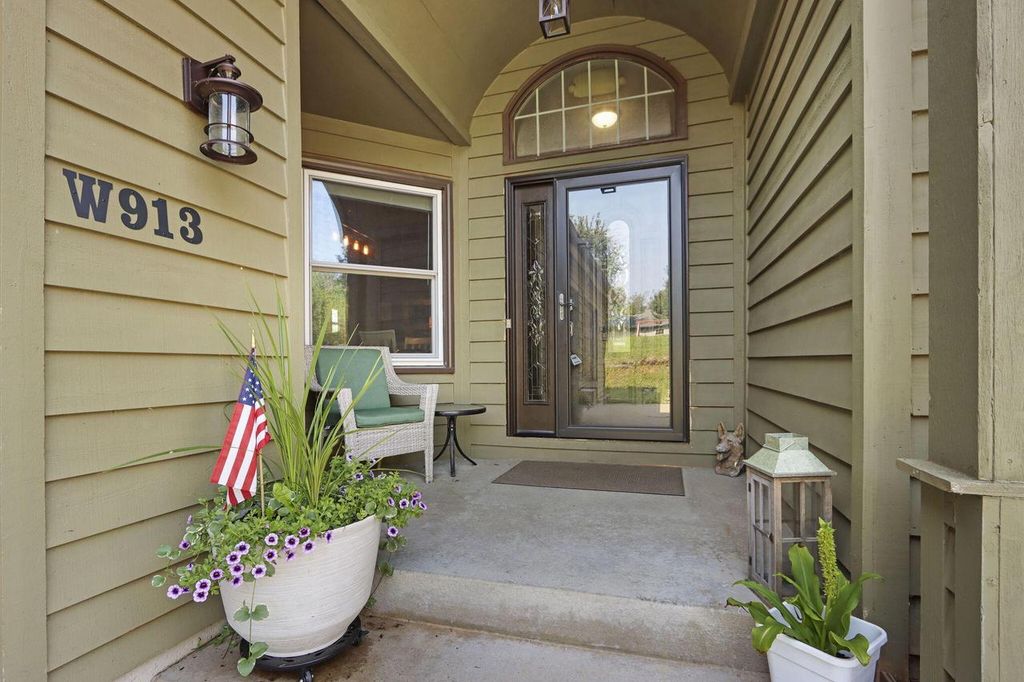 W913 Washington AVENUE, Burlington, WI 53105