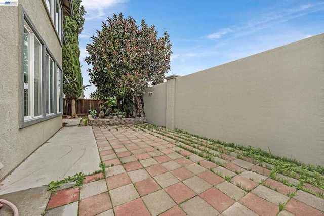 448 Burlington Dr, Tracy, CA 95376