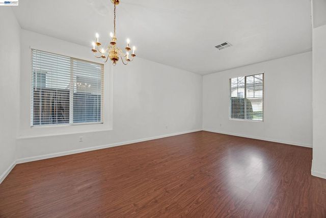 448 Burlington Dr, Tracy, CA 95376