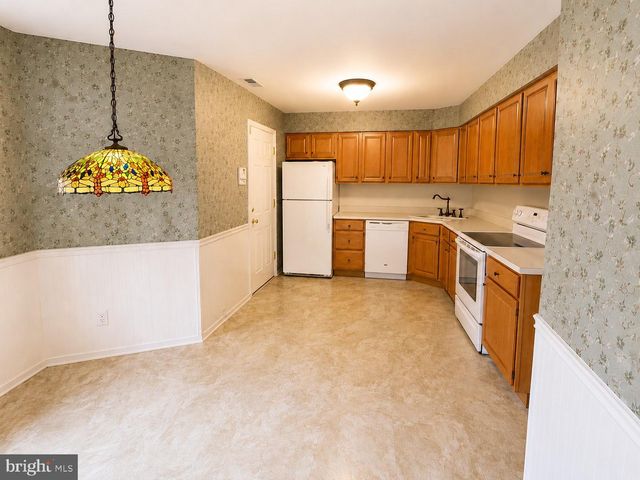 17 FARNWOOD RD, Mount Laurel, NJ 08054