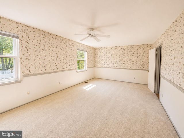 17 FARNWOOD RD, Mount Laurel, NJ 08054