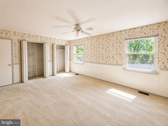 17 FARNWOOD RD, Mount Laurel, NJ 08054