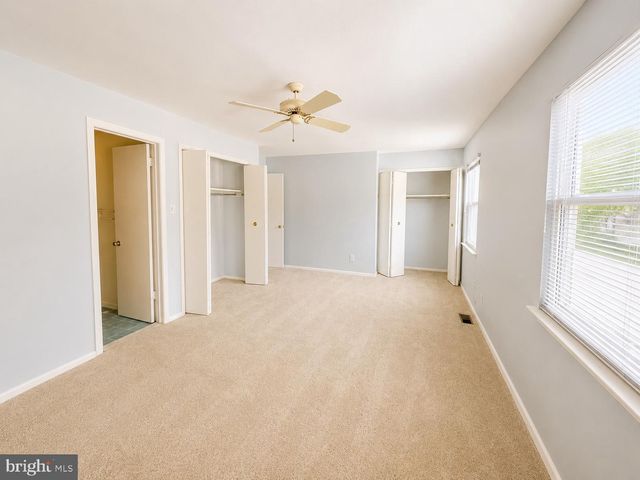 17 FARNWOOD RD, Mount Laurel, NJ 08054