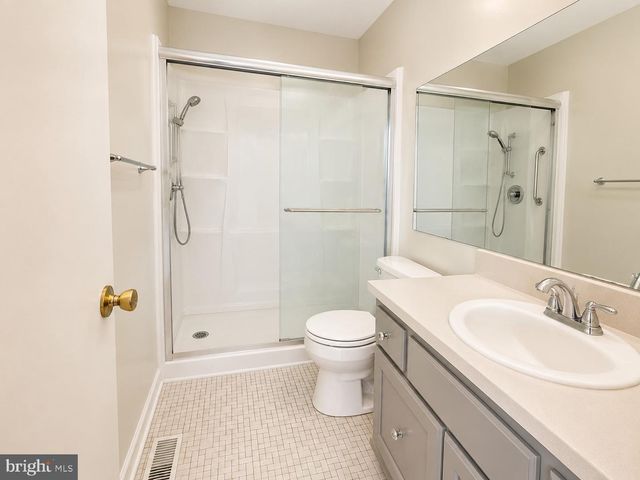 17 FARNWOOD RD, Mount Laurel, NJ 08054