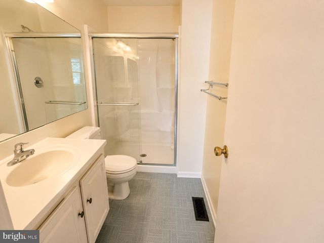 17 FARNWOOD RD, Mount Laurel, NJ 08054