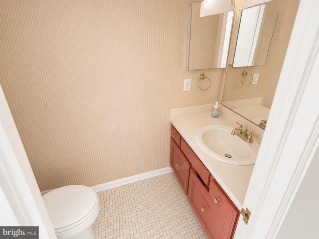 17 FARNWOOD RD, Mount Laurel, NJ 08054