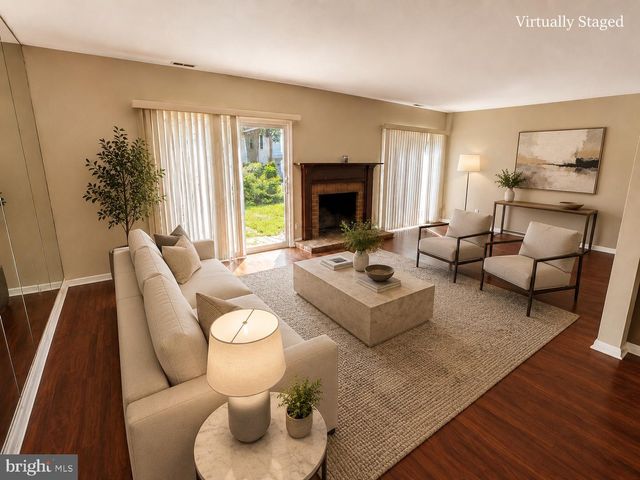 17 FARNWOOD RD, Mount Laurel, NJ 08054