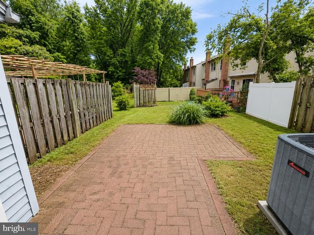 17 FARNWOOD RD, Mount Laurel, NJ 08054