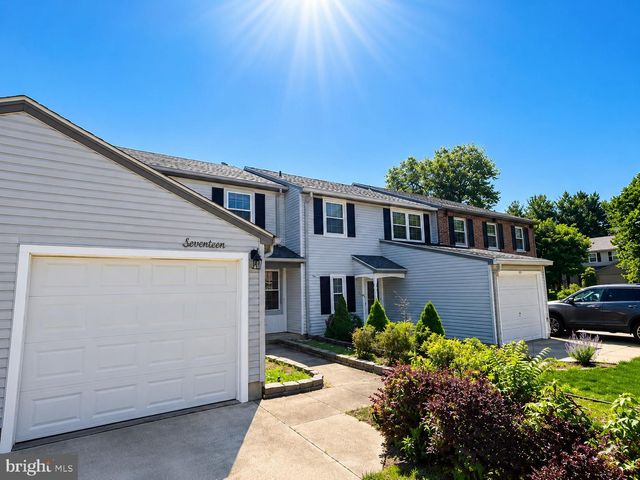 17 FARNWOOD RD, Mount Laurel, NJ 08054