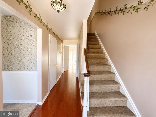 17 FARNWOOD RD, Mount Laurel, NJ 08054