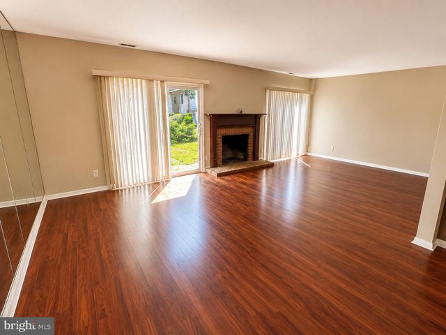 17 FARNWOOD RD, Mount Laurel, NJ 08054