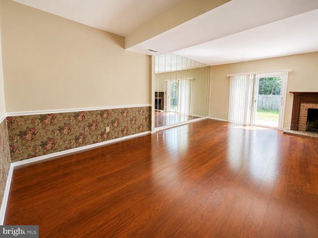 17 FARNWOOD RD, Mount Laurel, NJ 08054
