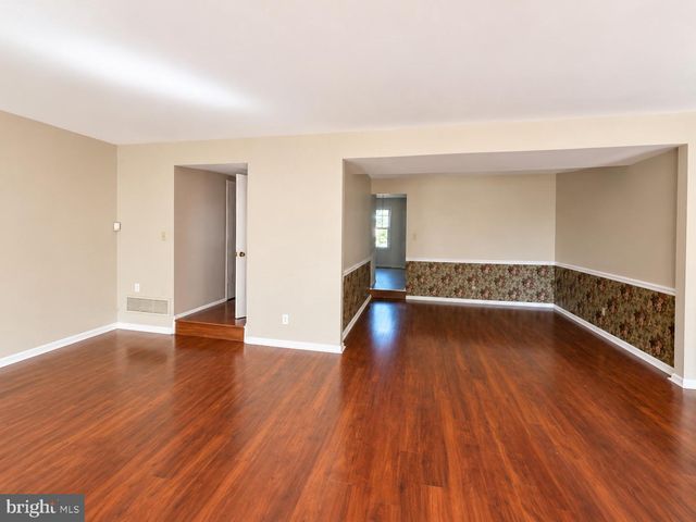 17 FARNWOOD RD, Mount Laurel, NJ 08054