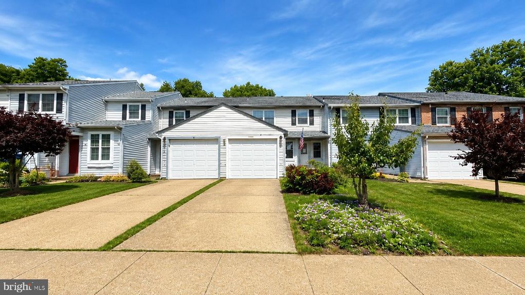 17 FARNWOOD RD, Mount Laurel, NJ 08054