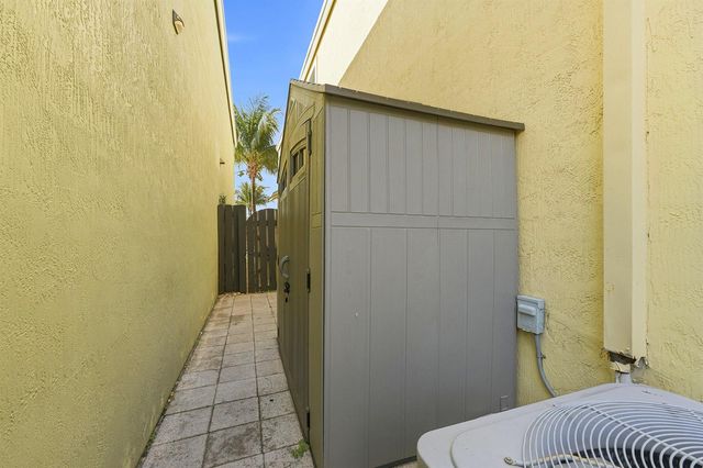 3221 Johns Place, Palm Springs, FL 33461